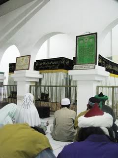 Makam Habib Mohammad bin Umar Al-Qudsi QS (w.23 Muharam 1118H), Habib Ali bin Abdurrahman Ba'alwi QS (w. 15 Ramadan 1122H)